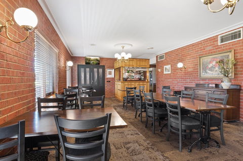 Burke & Wills Motor Inn - Sydney 4u 9