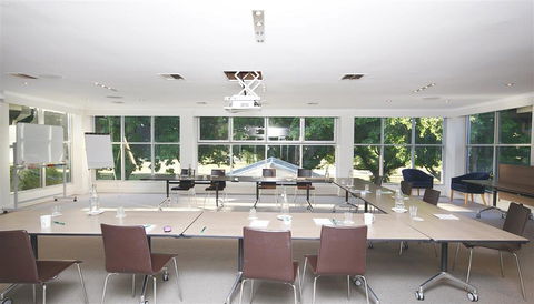 Forrest Hotel & Apartments - Accommodation Sydney 4