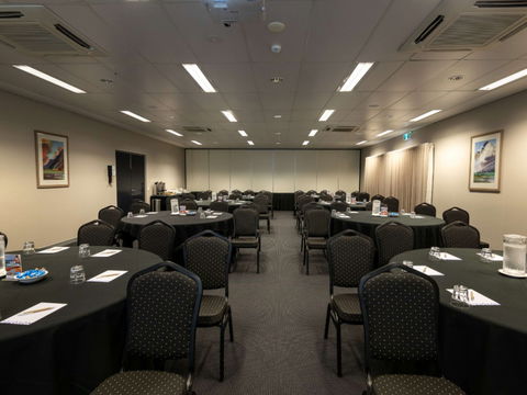 Novotel Darwin Airport Hotel - Sydney 4u 5