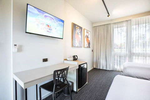 Nightcap At Sandown Park Hotel - Sydney 4u 2