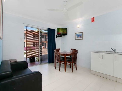 Cairns City Palms - Sydney 4u 0
