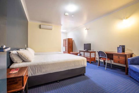 Atherton Hotel - Sydney 4u 2