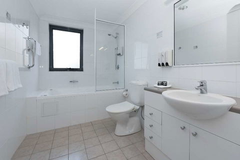 Leisure Inn Spires - Sydney 4u 1