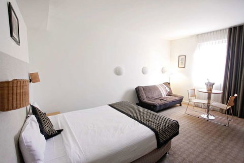Golden Pebble Hotel - Accommodation Sydney 3