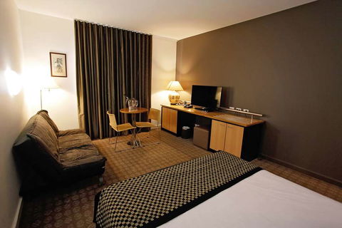 Golden Pebble Hotel - Accommodation Sydney 5
