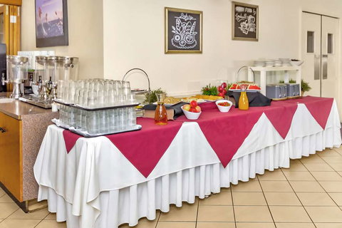 Comfort Inn & Suites Goodearth - Sydney Resort 9