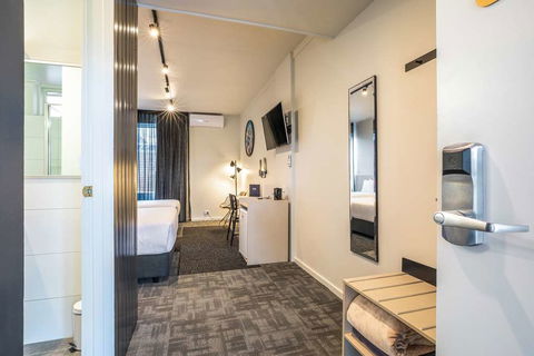 Nightcap At Keysborough Hotel - Sydney 4u 7