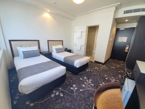 Burke & Wills Hotel - Sydney 4u 1