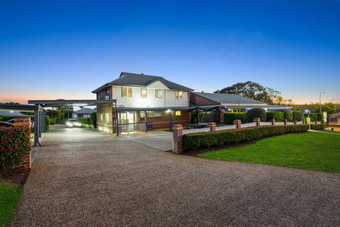 Ambassador On Ruthven Motel - Sydney 4u 0