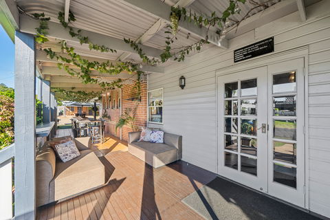 Ambassador On Ruthven Motel - Sydney 4u 1