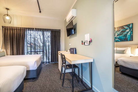 Nightcap At Excelsior Hotel - Sydney 4u 1