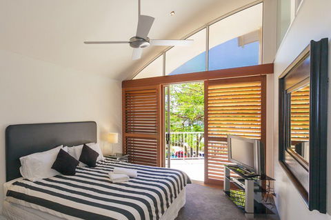 Noosa Outrigger Beach Resort - Sydney 4u 1