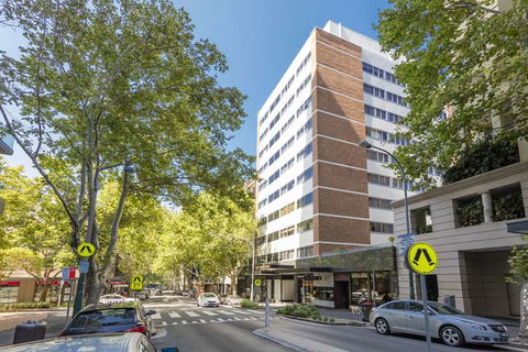 The Macleay Serviced Apartment Hotel - Accommodation Sydney 2