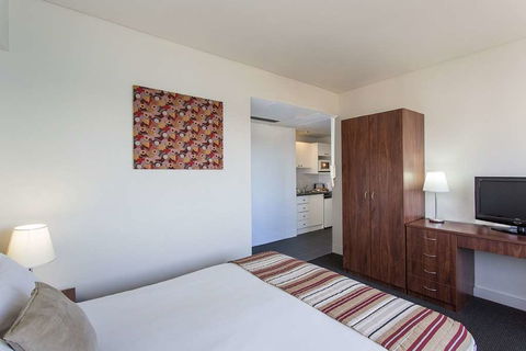 The Macleay Serviced Apartment Hotel - Accommodation Sydney 6