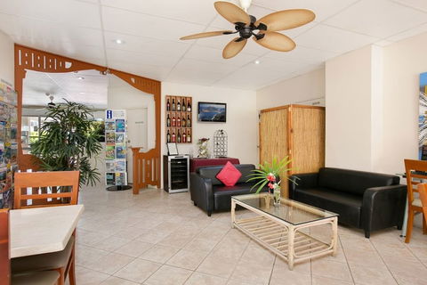 Cairns City Sheridan - Sydney 4u 9