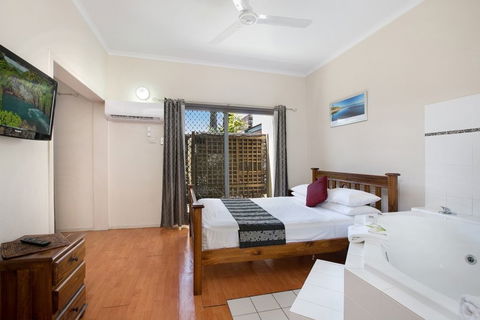 Cairns City Sheridan - Sydney 4u 10