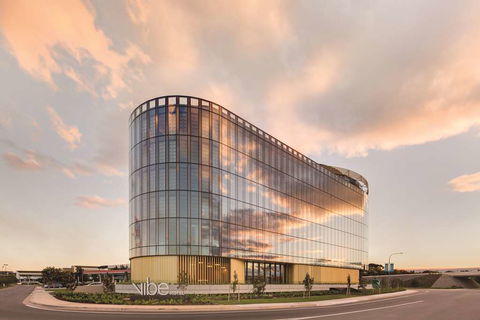 Vibe Hotel Canberra Airport - Sydney 4u 0