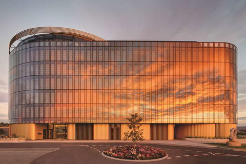 Vibe Hotel Canberra Airport - Sydney 4u 1