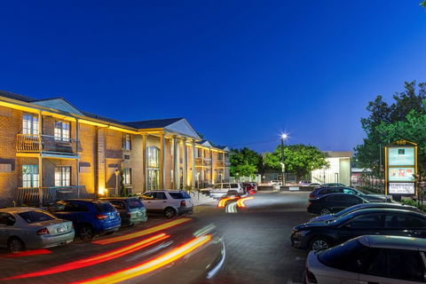 Adelaide Inn - Sydney 4u 0