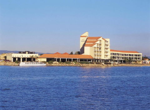 The Lakes Resort Hotel - Sydney 4u 1