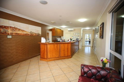 Roma Explorers Inn - Sydney 4u 1