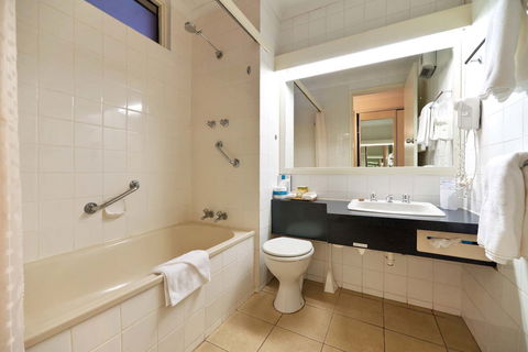 Beachfront Voyager Motor Inn - Sydney 4u 1