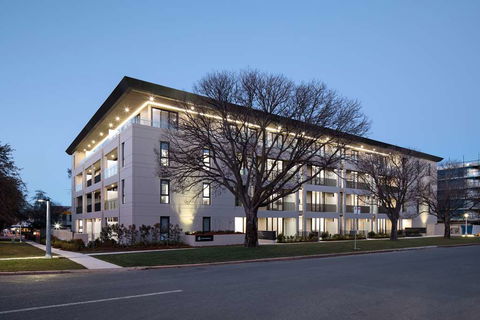 Knightsbridge Canberra - Sydney 4u 0
