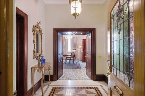 The Hotel Windsor - Sydney 4u 1