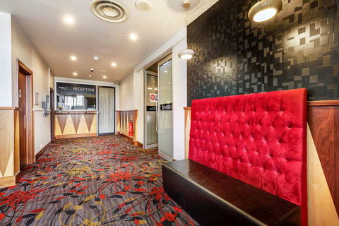 Nightcap At Findon Hotel - Sydney 4u 2