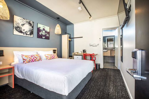 Monash Hotel - Sydney 4u 1