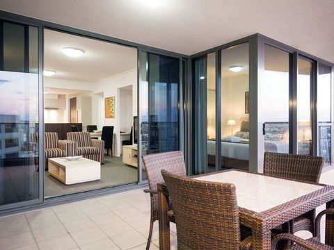 Oaks Aurora - Sydney 4u 2