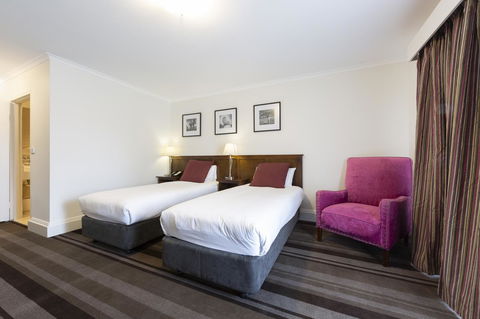 Mercure Canberra - Sydney 4u 8