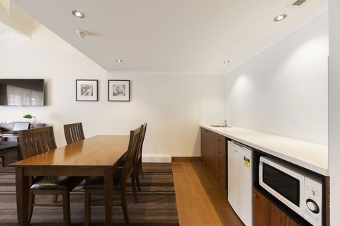 Mercure Canberra - Sydney 4u 17