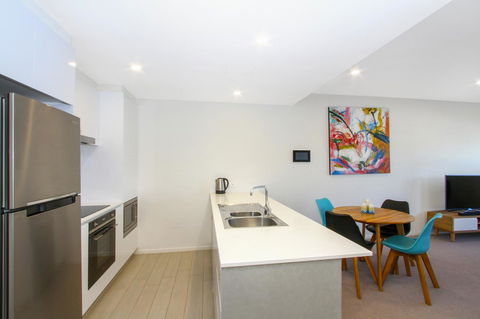 IQ Smart Apartments 704 Braddon ACT - Sydney 4u 4