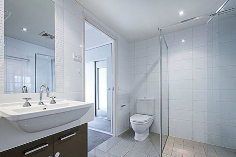 Spacious 1BR Stylish New Acton Apartment +Parking - Sydney Resort 9