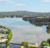 3BR Executive Apartment with Lake and Mountain views - Accommodation Sydney