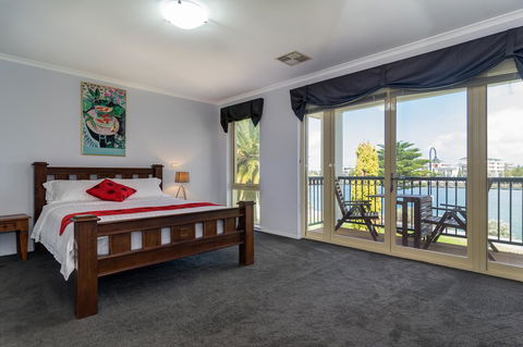 Port Adelaide Harbourside House - Sydney 4u 6