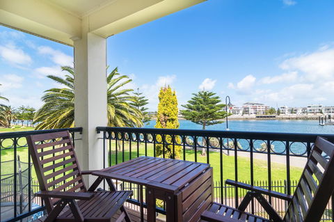 Port Adelaide Harbourside House - Sydney 4u 7