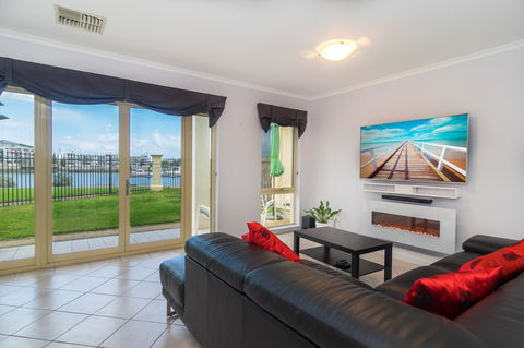 Port Adelaide Harbourside House - Sydney 4u 2