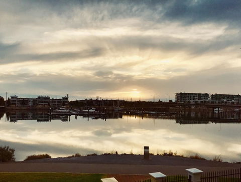 Port Adelaide Harbourside House - Sydney 4u 1