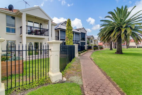 Port Adelaide Harbourside House - Sydney 4u 0