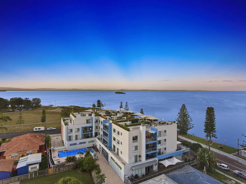 Lakeside Waterfront Apartment The Entrance - Sydney 4u 16
