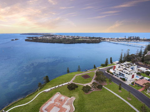 Lakeside Waterfront Apartment The Entrance - Sydney 4u 18