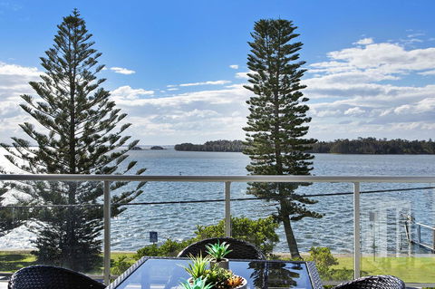Lakeside Waterfront Apartment The Entrance - Sydney 4u 29