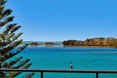 Lakeside Waterfront Apartment The Entrance - Sydney 4u 34