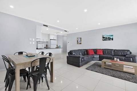 Lakeside Waterfront Apartment The Entrance - Sydney 4u 5