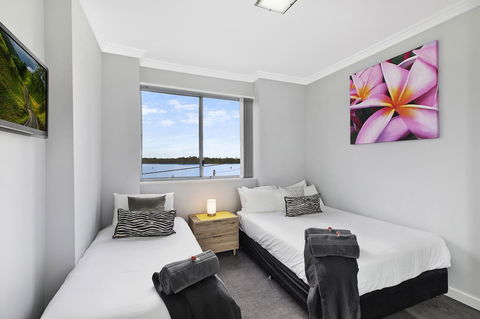 Lakeside Waterfront Apartment The Entrance - Sydney 4u 10