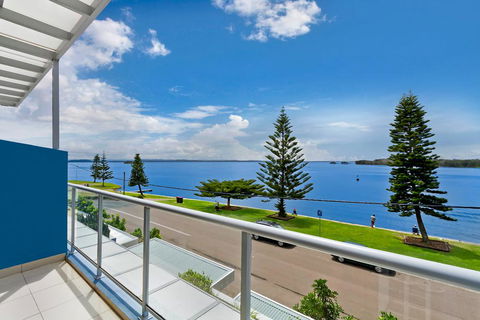 Lakeside Waterfront Apartment The Entrance - Sydney 4u 33