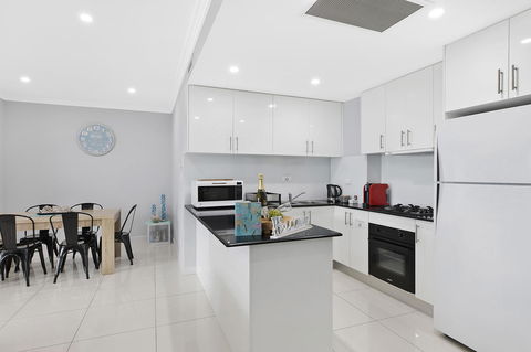 Lakeside Waterfront Apartment The Entrance - Sydney 4u 2