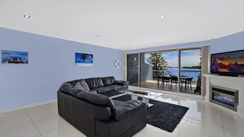 Lakeside Waterfront Apartment The Entrance - Sydney 4u 6